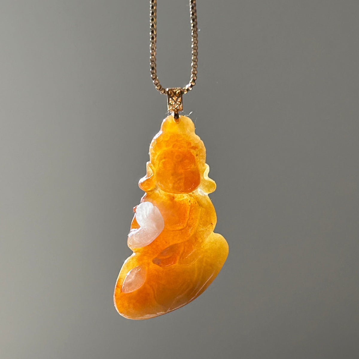 Tri-colour jade Buddha pendant in 18k gold - Luxe Jadeite