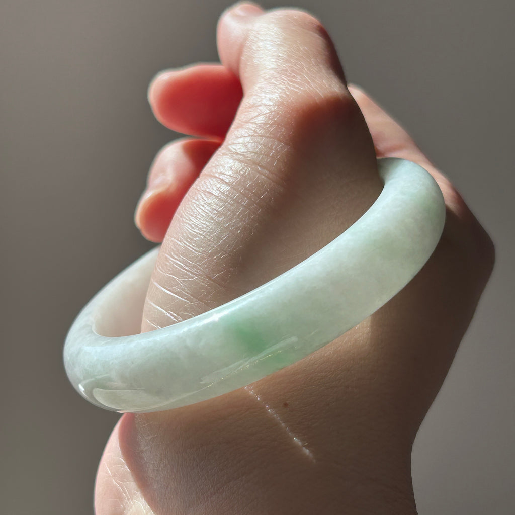 White Moss Green with Floating Apple Green Bangle 54.9mm, photo 3 - Luxe Jadeite