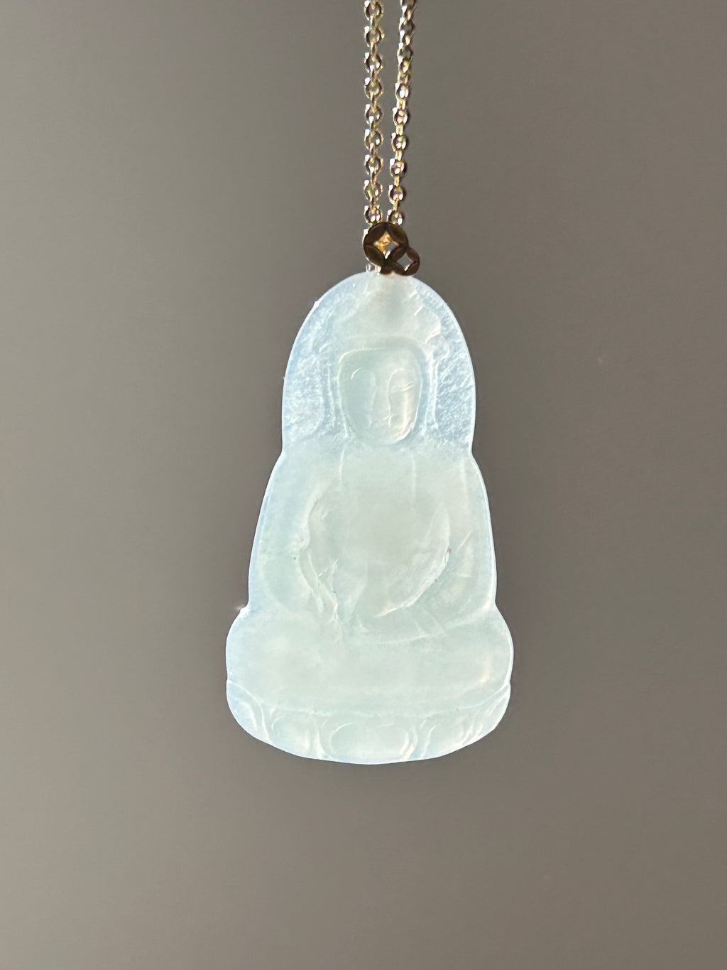 Jelly white jade Guanyin (Goddess of Mercy) pendant in 18k gold - Luxe Jadeite