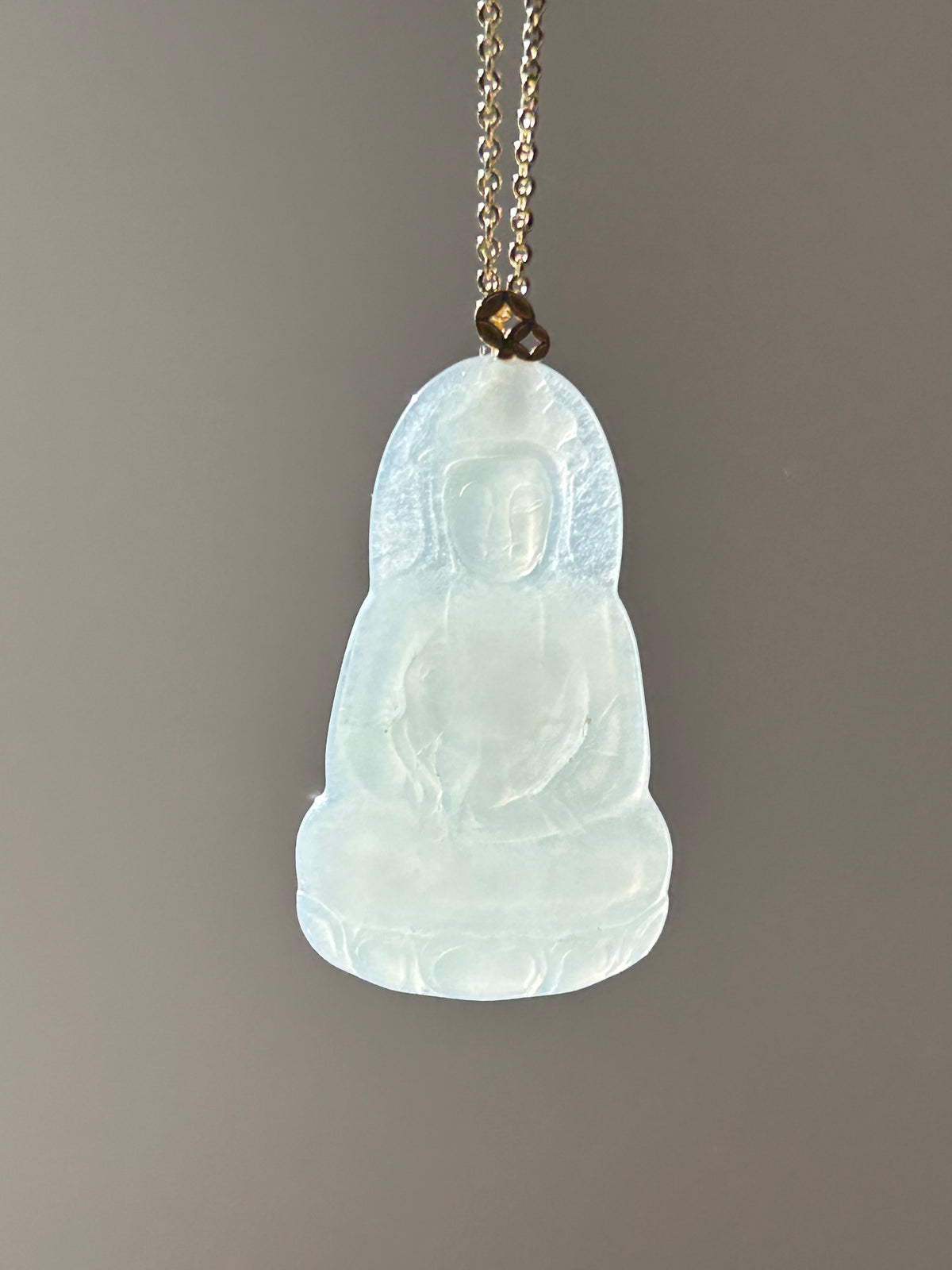 Jelly white jade Guanyin (Goddess of Mercy) pendant in 18k gold - Luxe Jadeite
