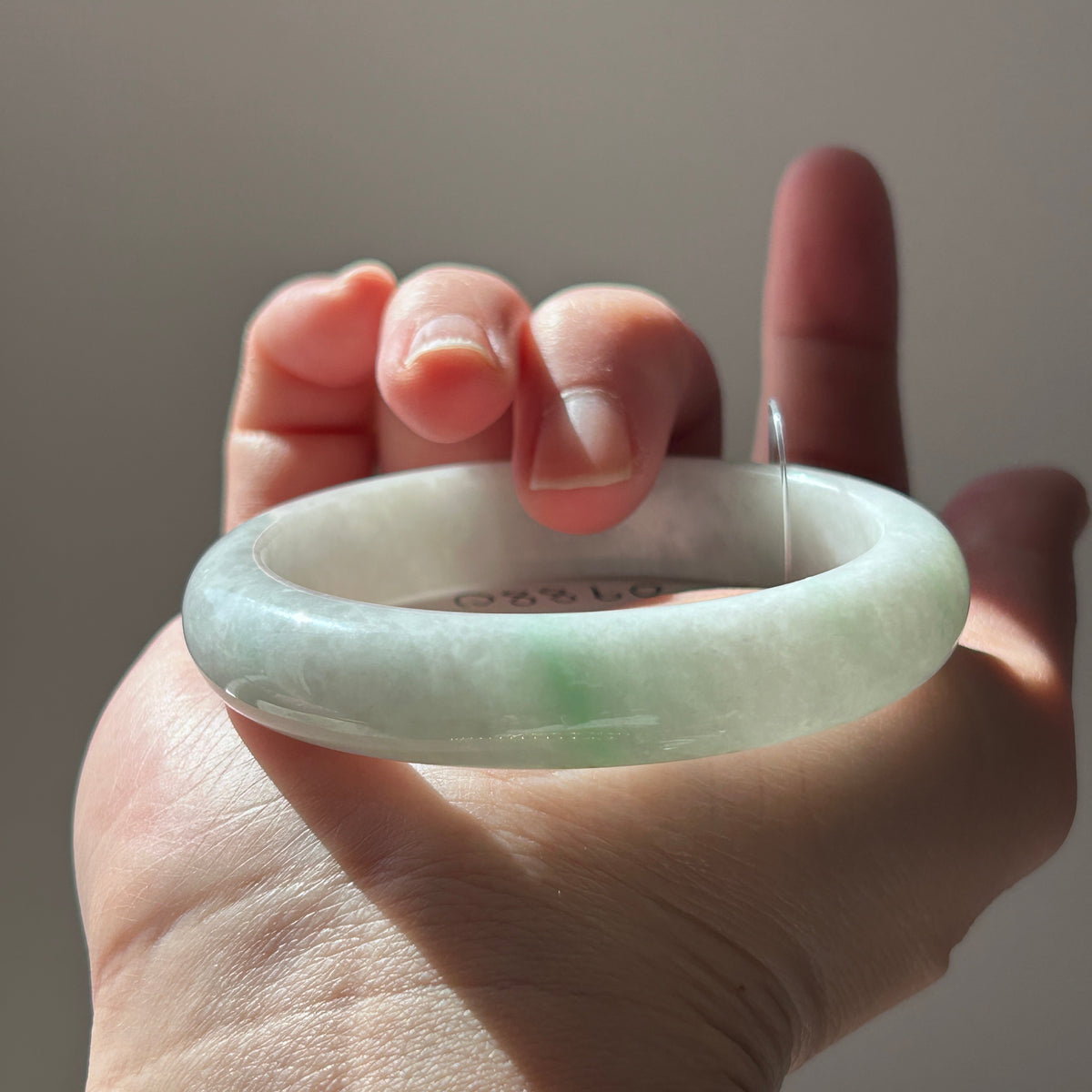 White Moss Green with Floating Apple Green Bangle 54.9mm, photo 1 - Luxe Jadeite
