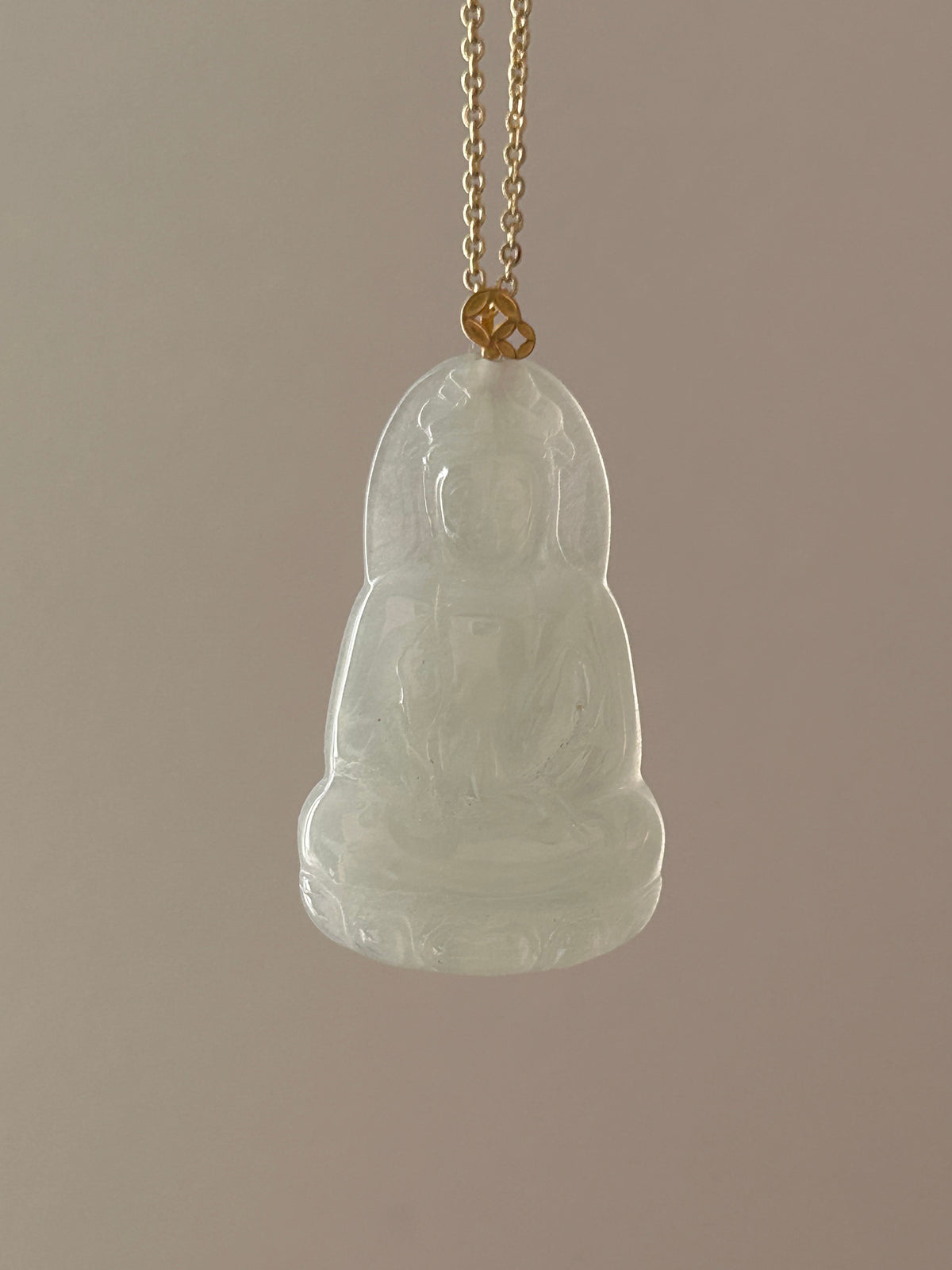 Jelly white jade Guanyin (Goddess of Mercy) pendant in 18k gold - Luxe Jadeite