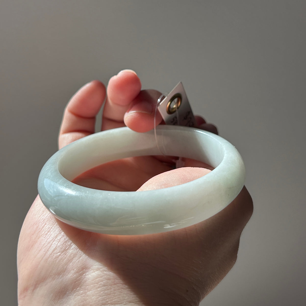 Light Green Bangle, Jade only (no metal setting), photo 1 - Luxe Jadeite