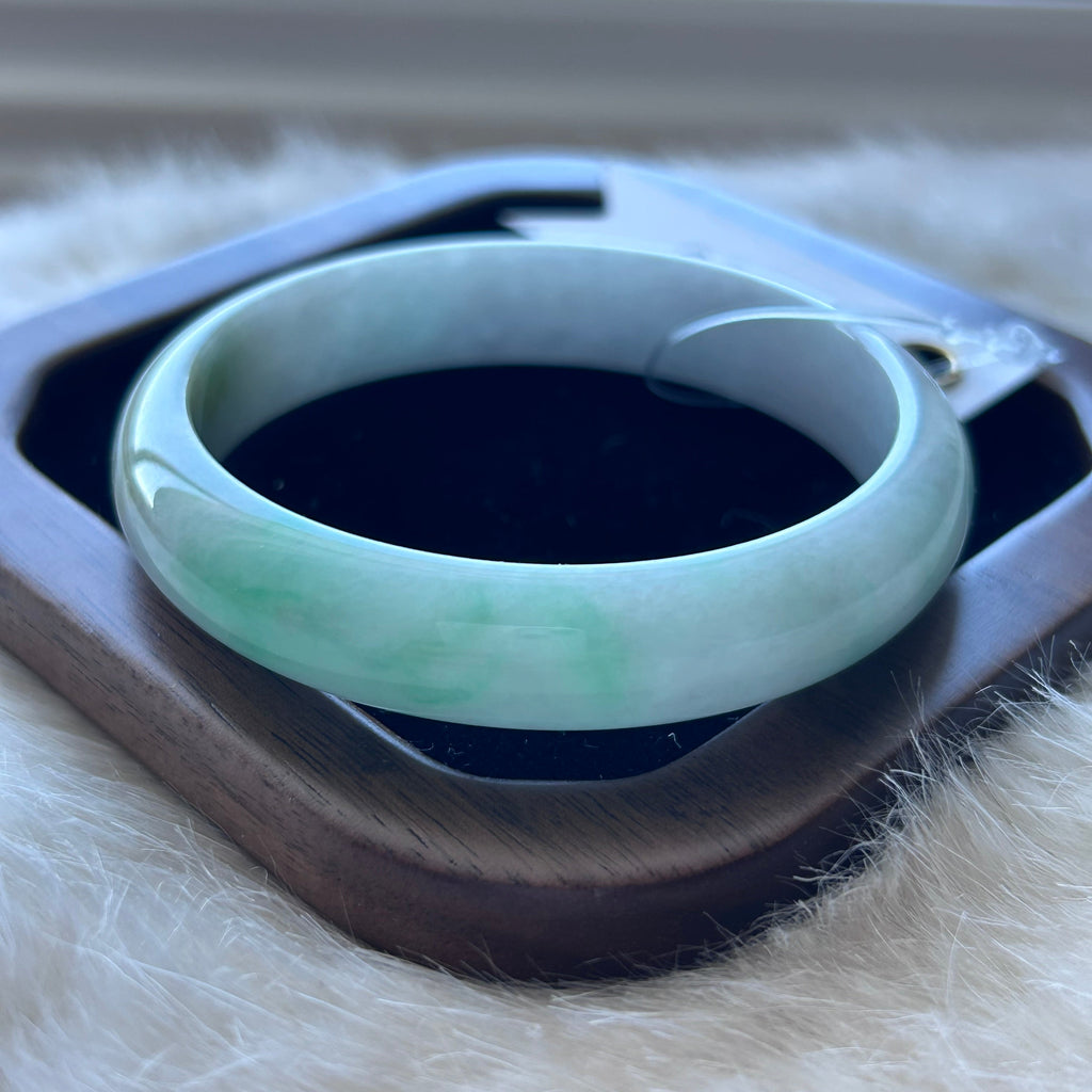 Subtle lavender bangle with floating apple green, 55.5mm - Luxe Jadeite