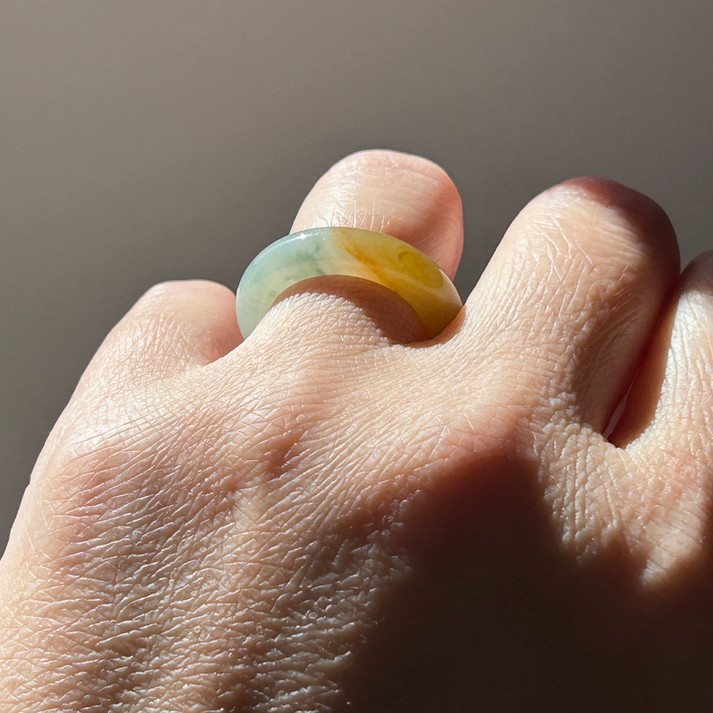 Floating Huang Fei Mountain Lake Ring US 7.5, photo 3 - Luxe Jadeite