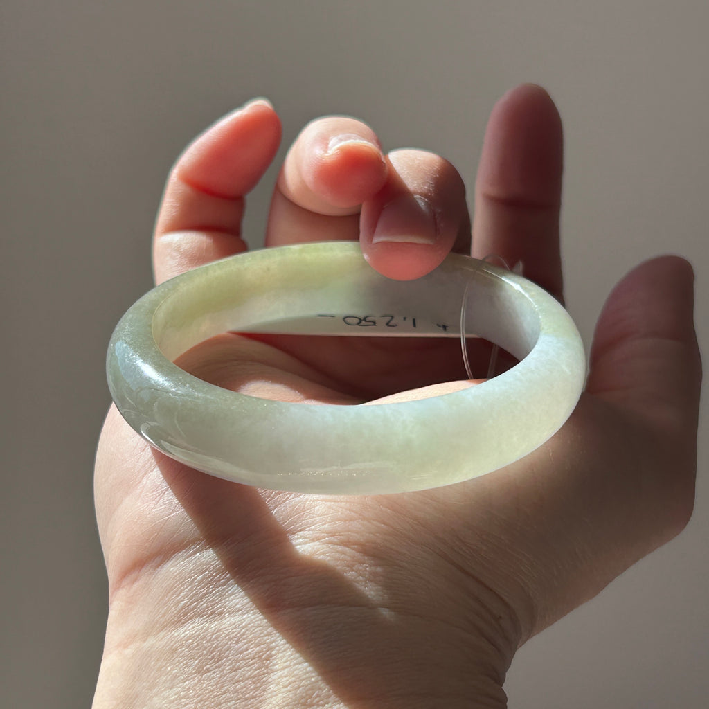 Tea Yellow on Light Green Bangle 57.7mm, photo 1 - Luxe Jadeite