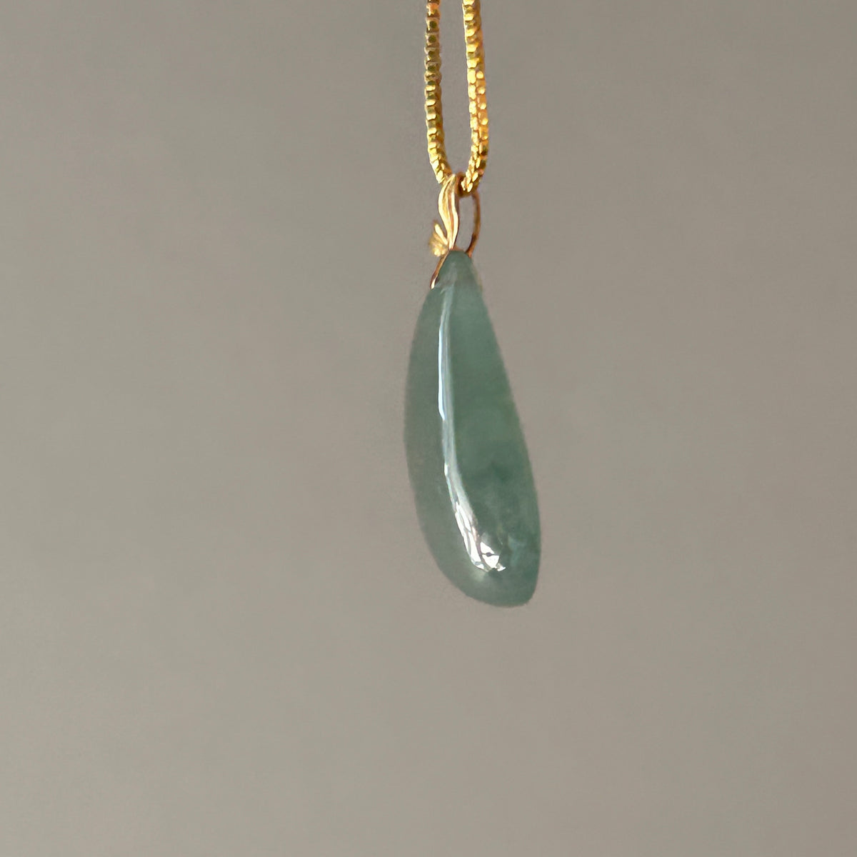 Lake Green Teardrop Pendant, 18k Gold, photo 7 - Luxe Jadeite