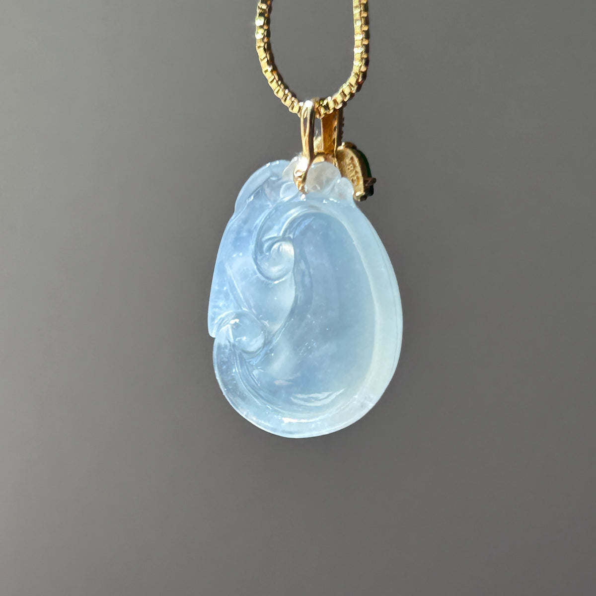 Icy Pale Green Ruyi Pendant, 18k Gold, photo 5 - Luxe Jadeite