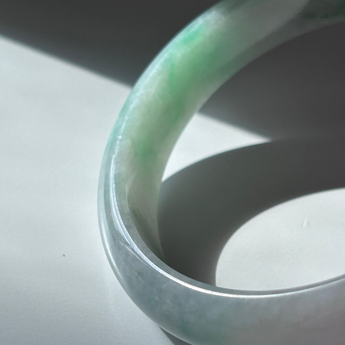 Subtle lavender bangle with floating apple green, 55.5mm - Luxe Jadeite