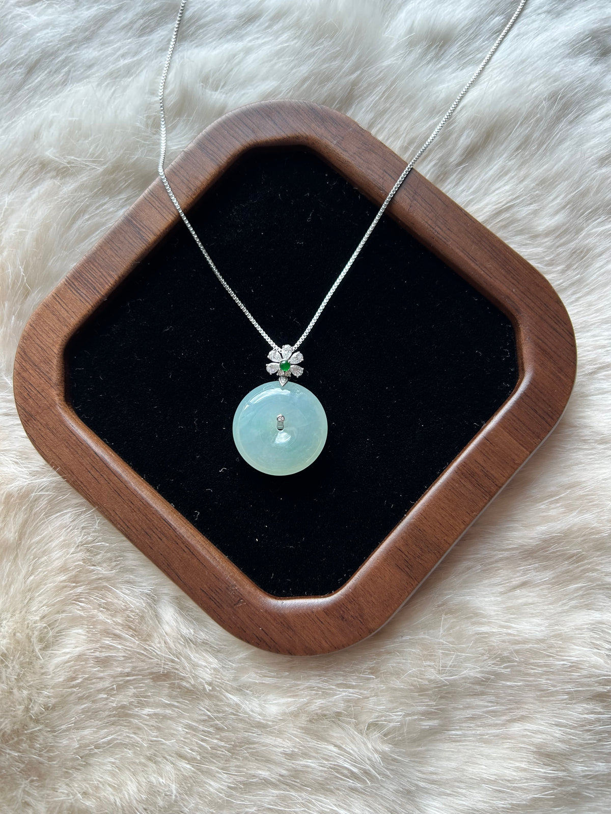 Icy ping an kou jadeite pendant in 18k white gold with moissanite - Luxe Jadeite
