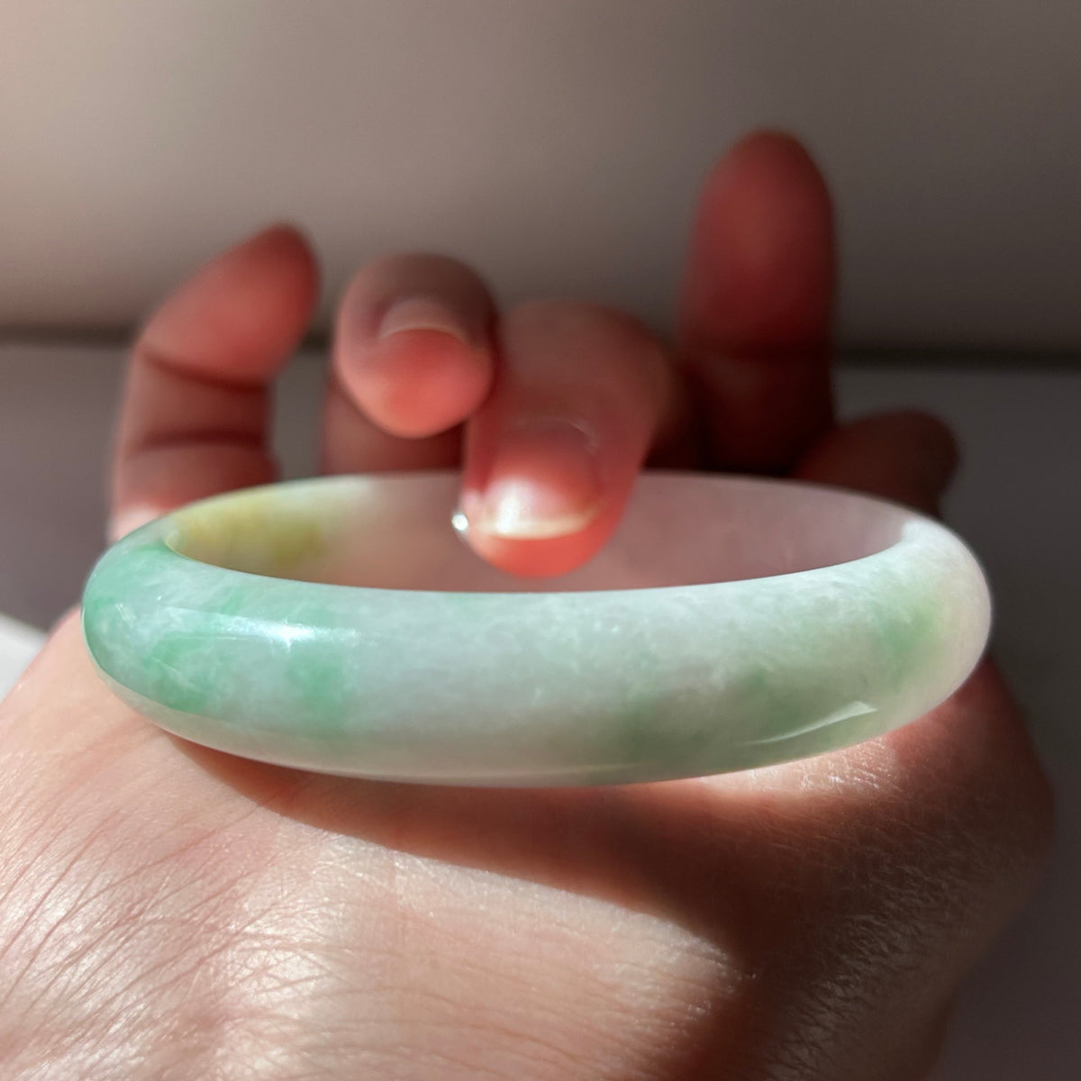Subtle lavender bangle with floating apple green, 55.5mm - Luxe Jadeite