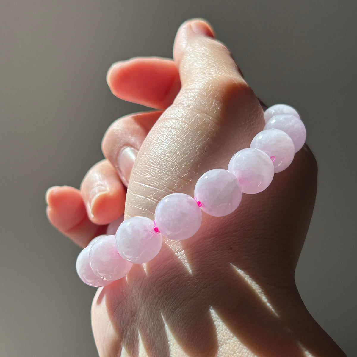 Pinkish white Burmese jadeite bead bracelet, photo 1, photo 1 - Luxe Jadeite