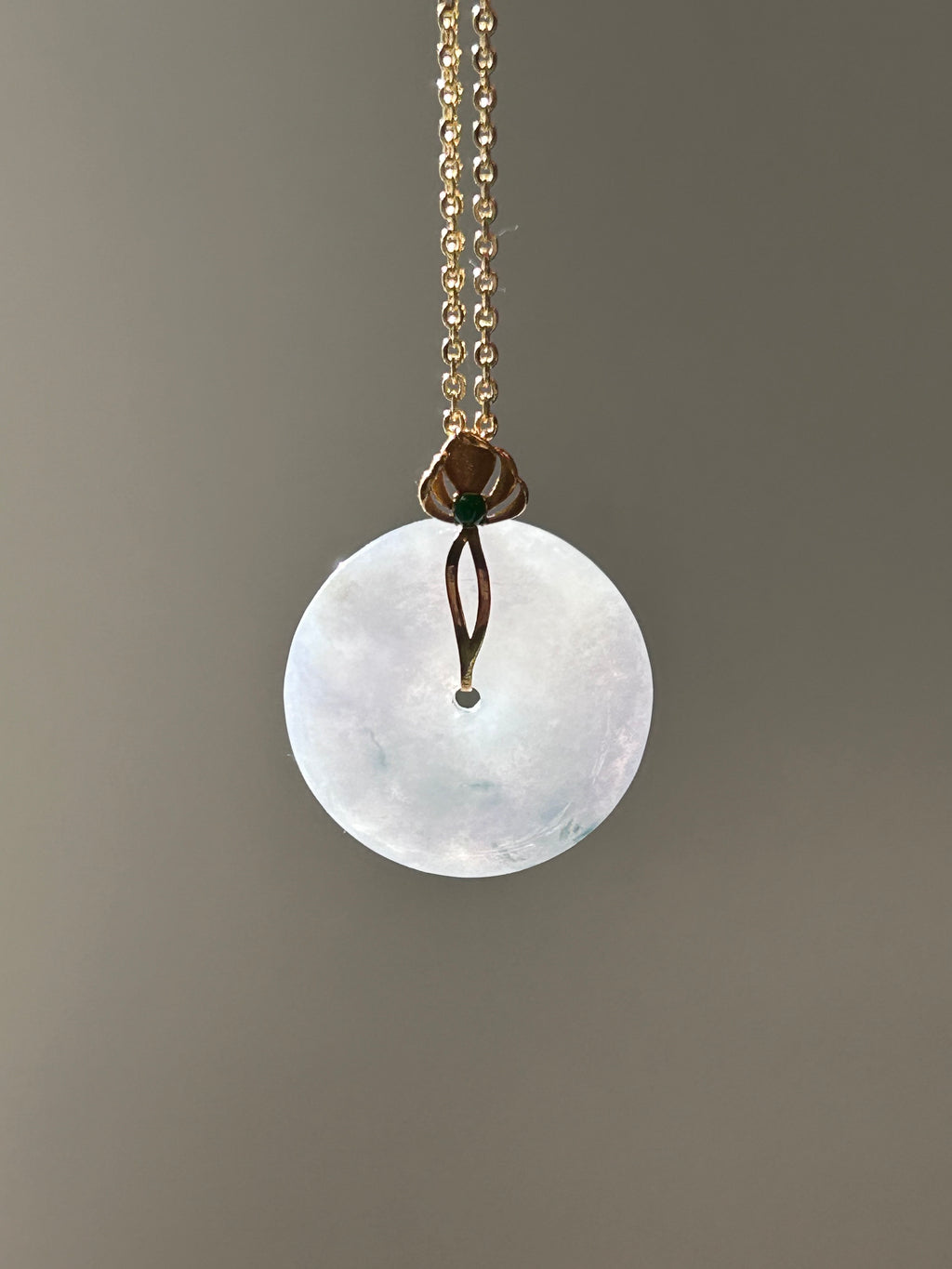 Sweet lavender jadeite ping an kou pendant in 18k gold - Luxe Jadeite