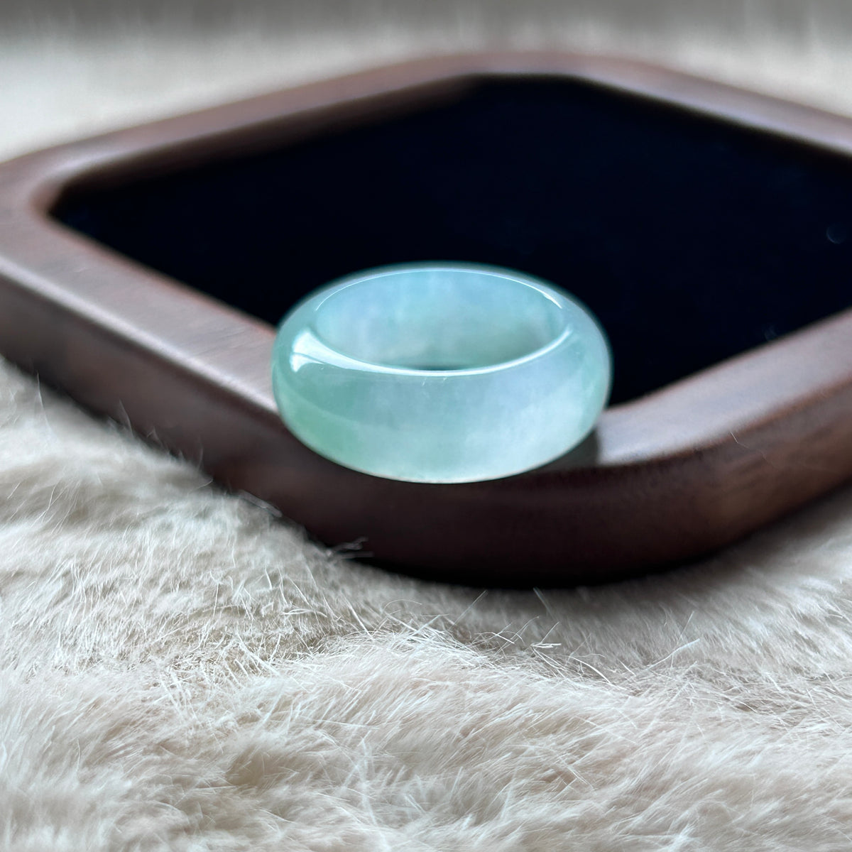 Apple Green with Floating Spicy Green Ring US 7.5, photo 6 - Luxe Jadeite