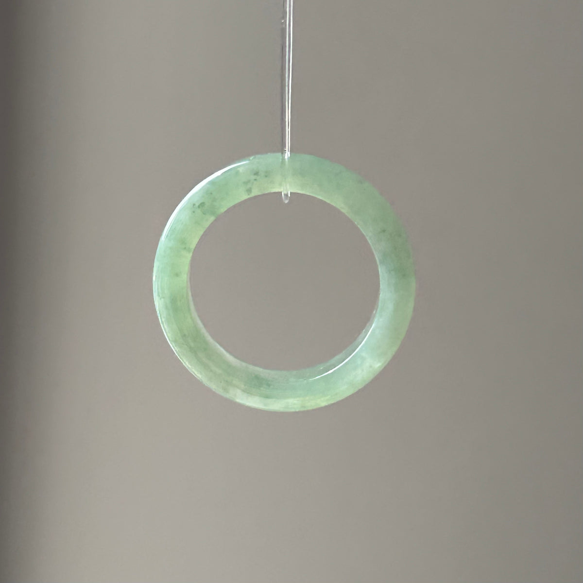 Apple Green Jadeite Ring - Smaller Scale, photo 4 - Luxe Jadeite