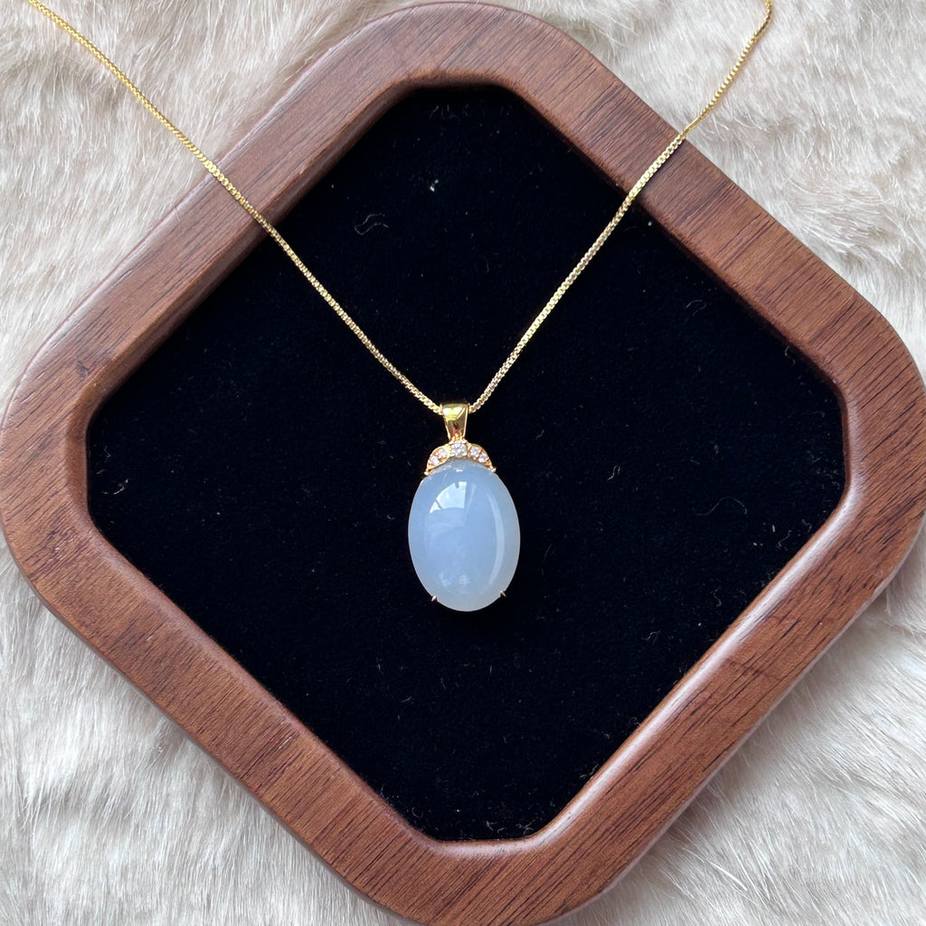 Lavender Egg Pendant, 18k Gold, photo 5 - Luxe Jadeite