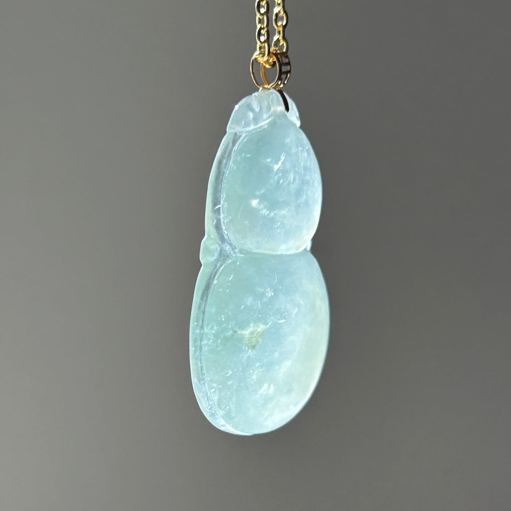 Pale Green Pendant, 18k Gold, photo 4 - Luxe Jadeite