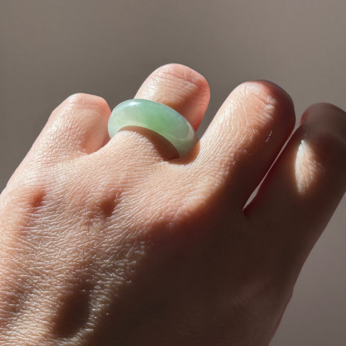 Apple Green with Floating Spicy Green Ring US 7.5, photo 3 - Luxe Jadeite