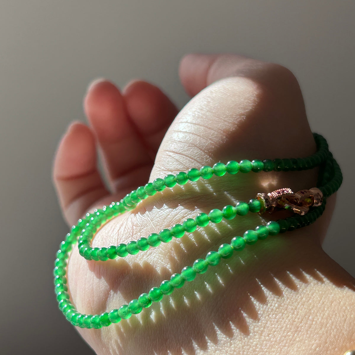 Imperial green Burmese jadeite beaded necklace, 55cm, photo 5 - Luxe Jadeite