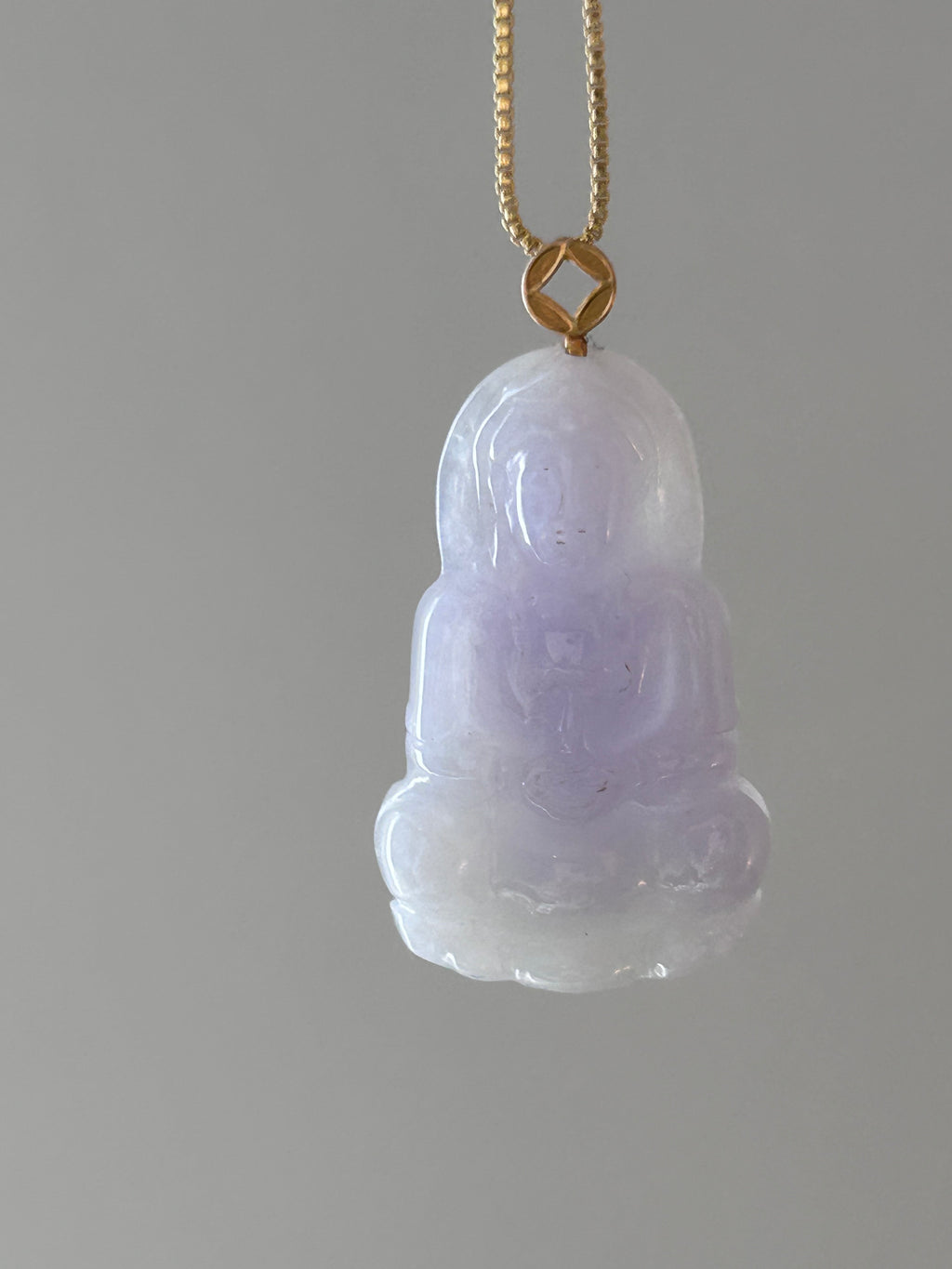 Lavender Burmese jade Guanyin (Goddess of Mercy) pendant in 18k gold - Luxe Jadeite