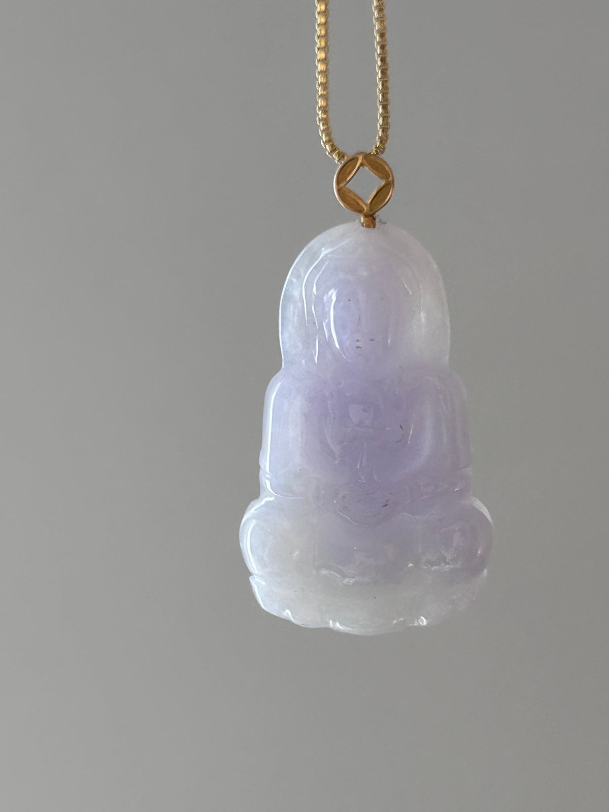 Lavender Burmese jade Guanyin (Goddess of Mercy) pendant in 18k gold - Luxe Jadeite