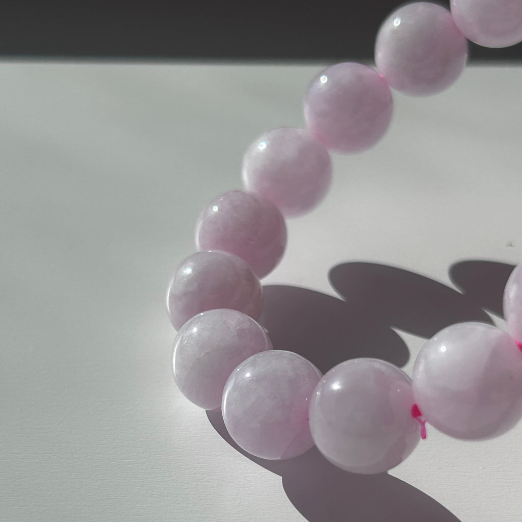 Pinkish white Burmese jadeite bead bracelet, photo 6 - Luxe Jadeite