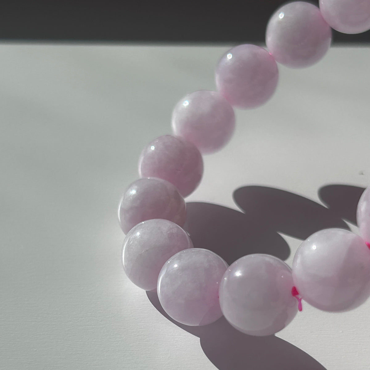 Pinkish white Burmese jadeite bead bracelet, photo 6 - Luxe Jadeite
