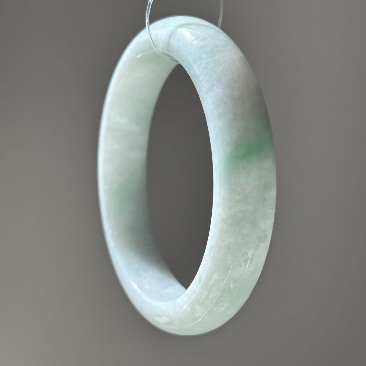 White Moss Green with Floating Apple Green Bangle 54.9mm, photo 5 - Luxe Jadeite