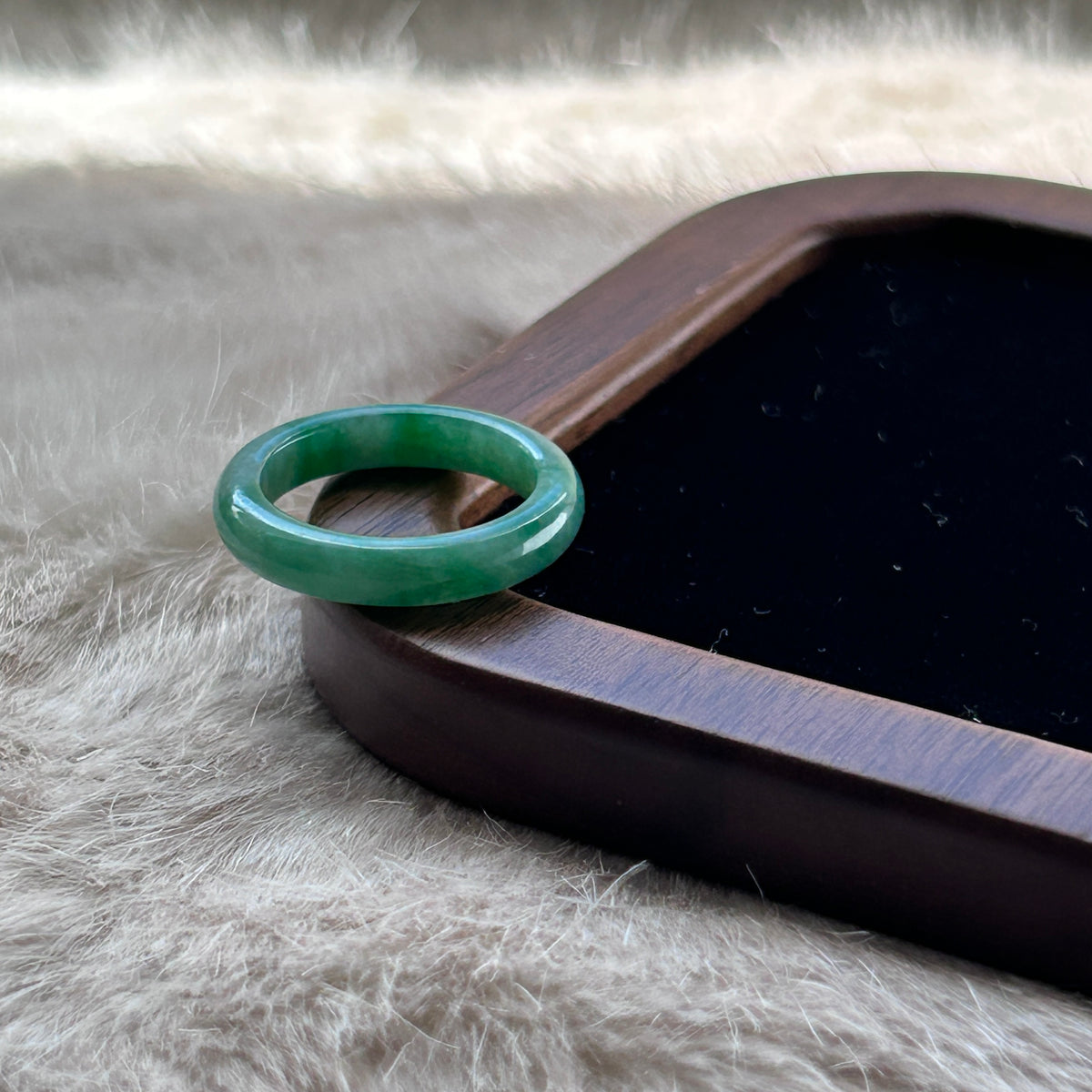 Apple green jadeite ring with floating spicy green, photo 10 - Luxe Jadeite