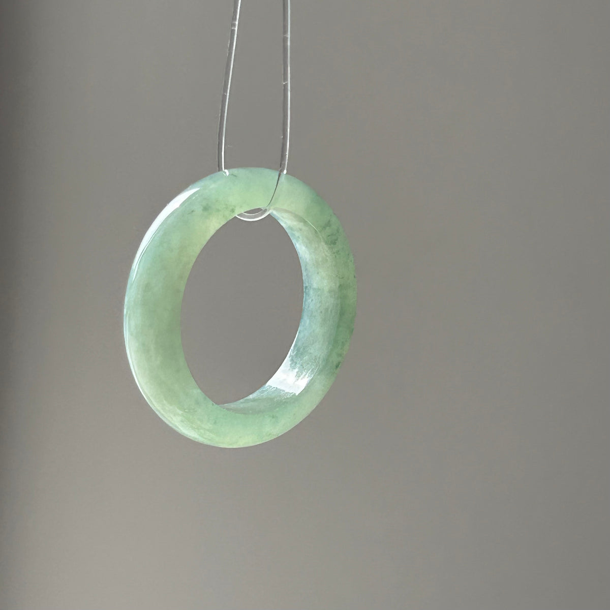 Apple Green Jadeite Ring - Smaller Scale, photo 5 - Luxe Jadeite