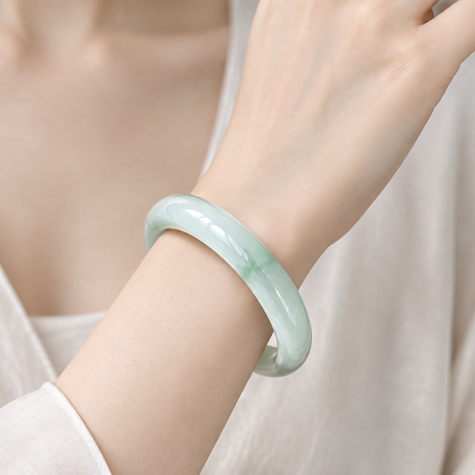 White Moss Green with Floating Apple Green Bangle 54.9mm, photo 10 - Luxe Jadeite