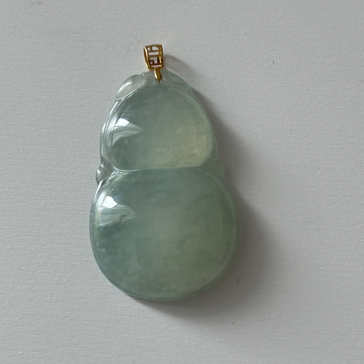Pale Green Pendant, 18k Gold, photo 8 - Luxe Jadeite
