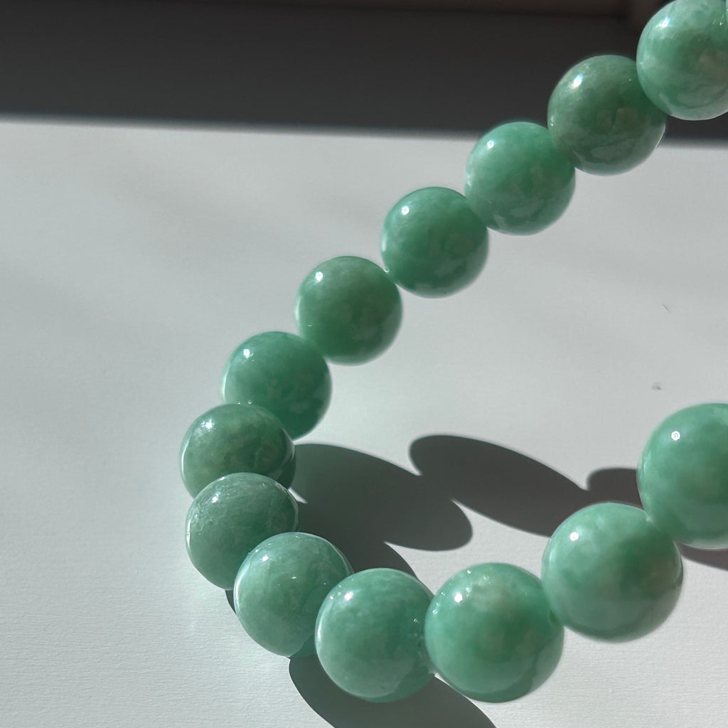 Apple green Burmese jadeite bead bracelet, photo 6 - Luxe Jadeite
