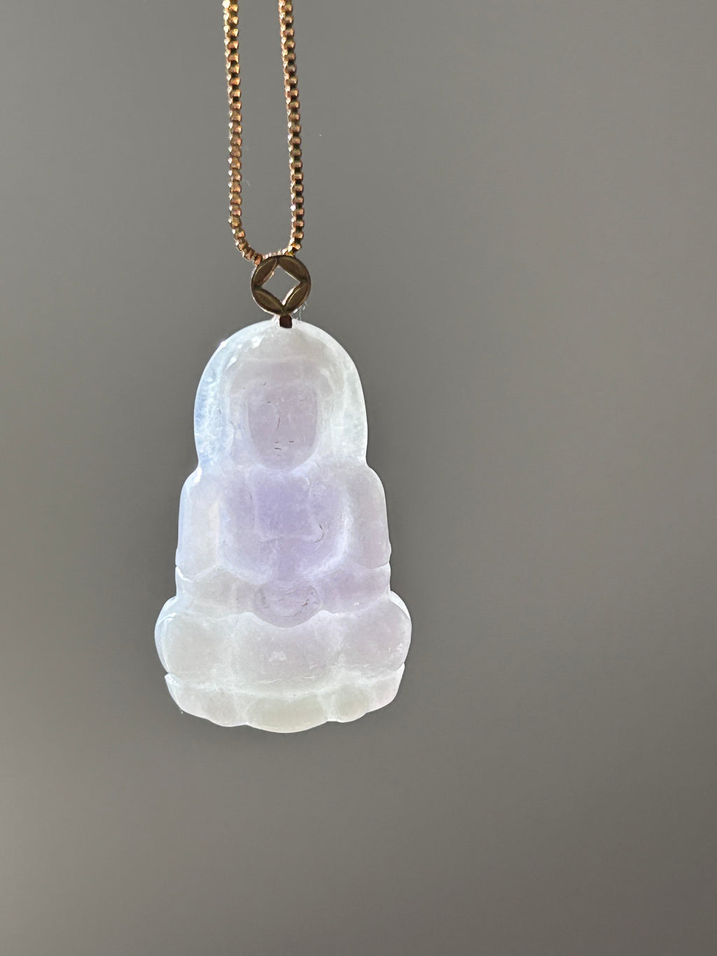 Lavender Burmese jade Guanyin (Goddess of Mercy) pendant in 18k gold - Luxe Jadeite