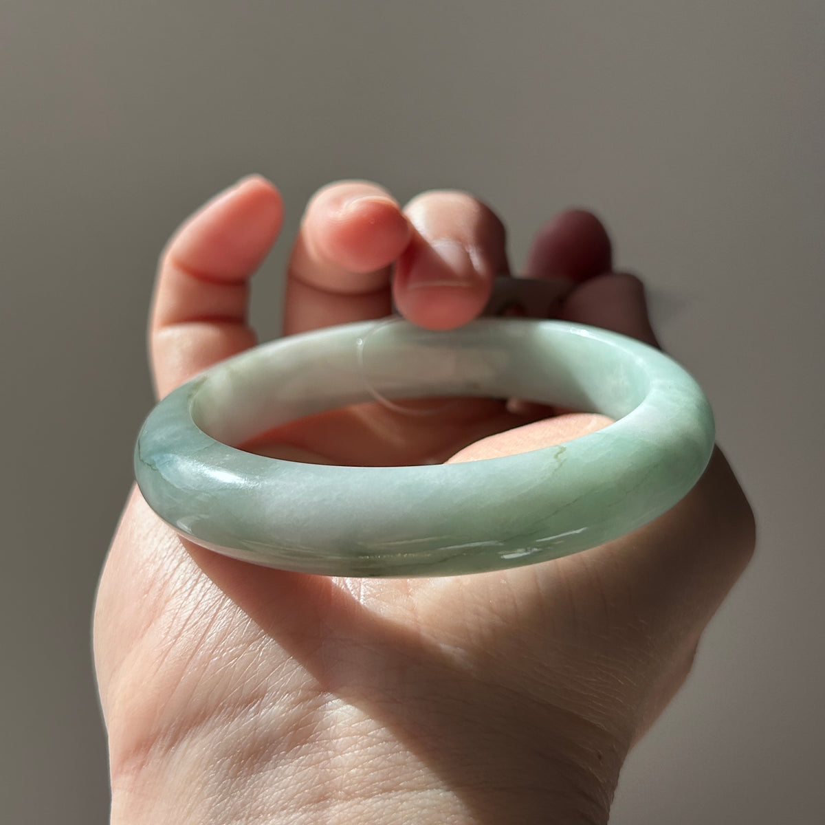 Apple Green Bangle, Jade only (no metal setting), photo 1 - Luxe Jadeite