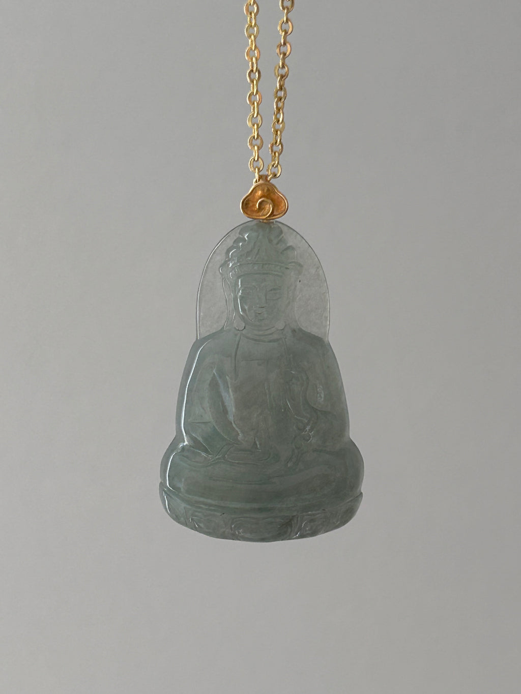Icy jade Buddha pendant in 18k gold - Luxe Jadeite