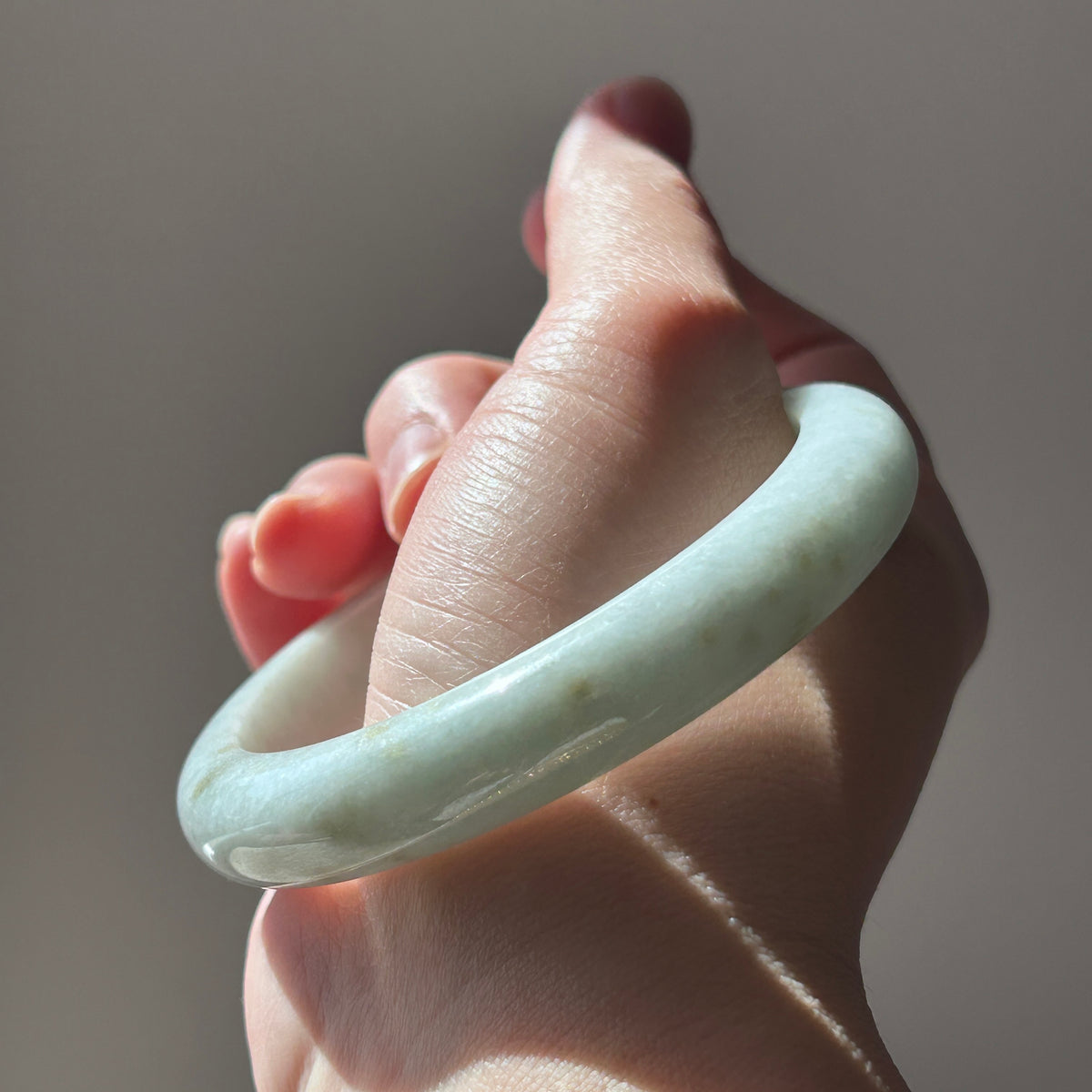 Light Pale Green with Sajin Bangle 59.5mm, photo 3 - Luxe Jadeite