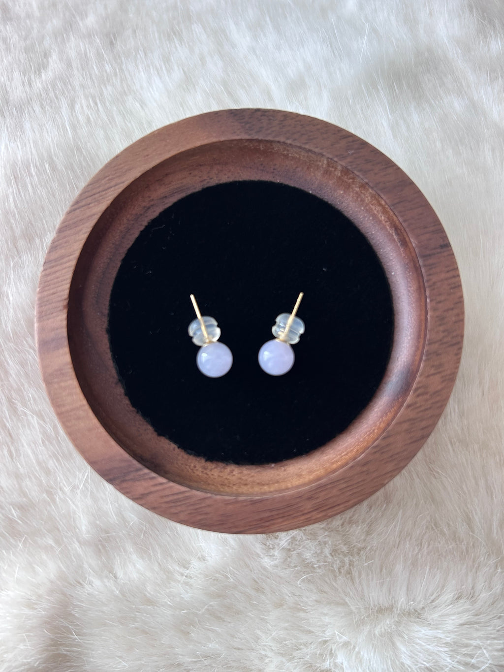 Lavender Burmese jade stud earrings in 18k gold - Luxe Jadeite