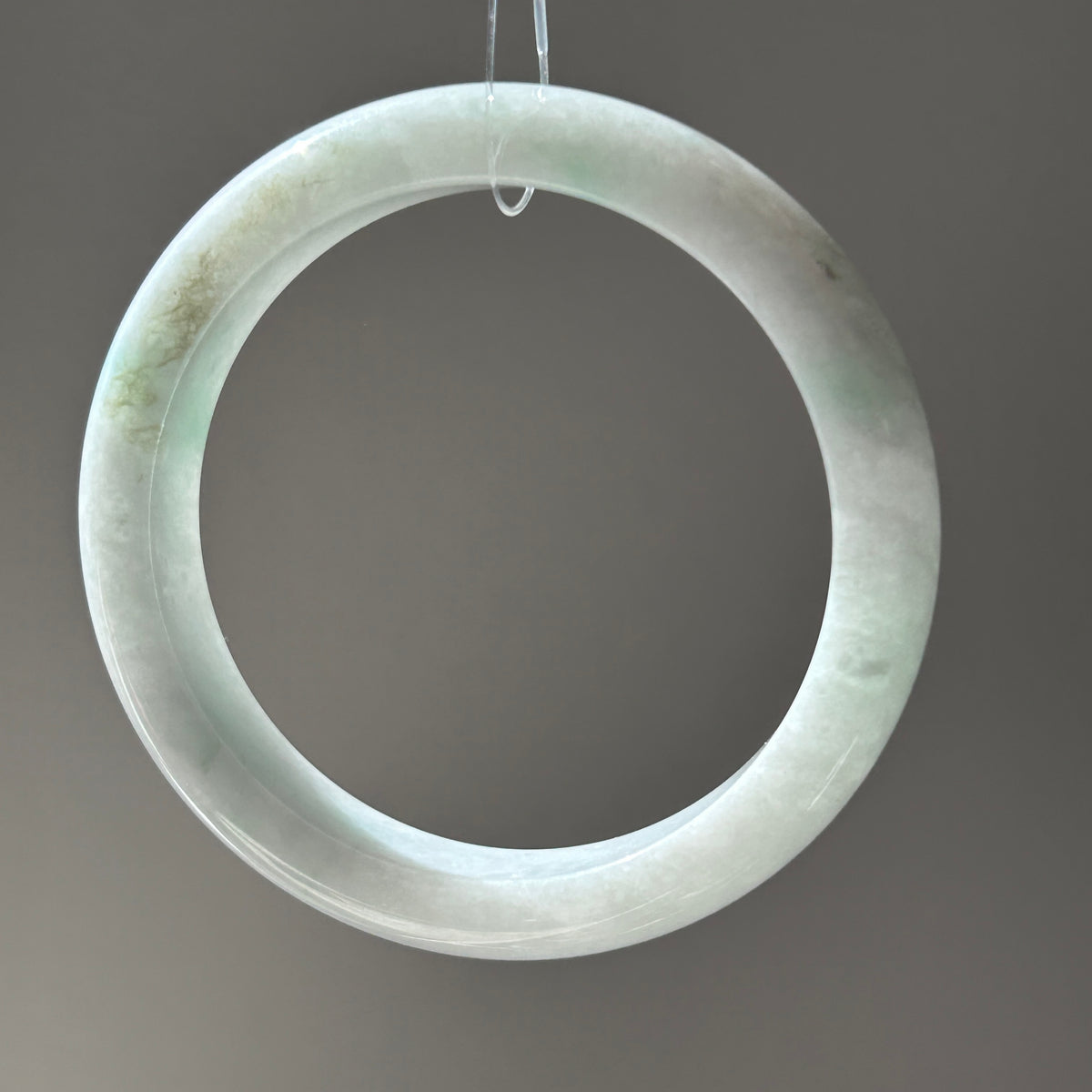 White Moss Green with Floating Apple Green Bangle 54.9mm, photo 4 - Luxe Jadeite