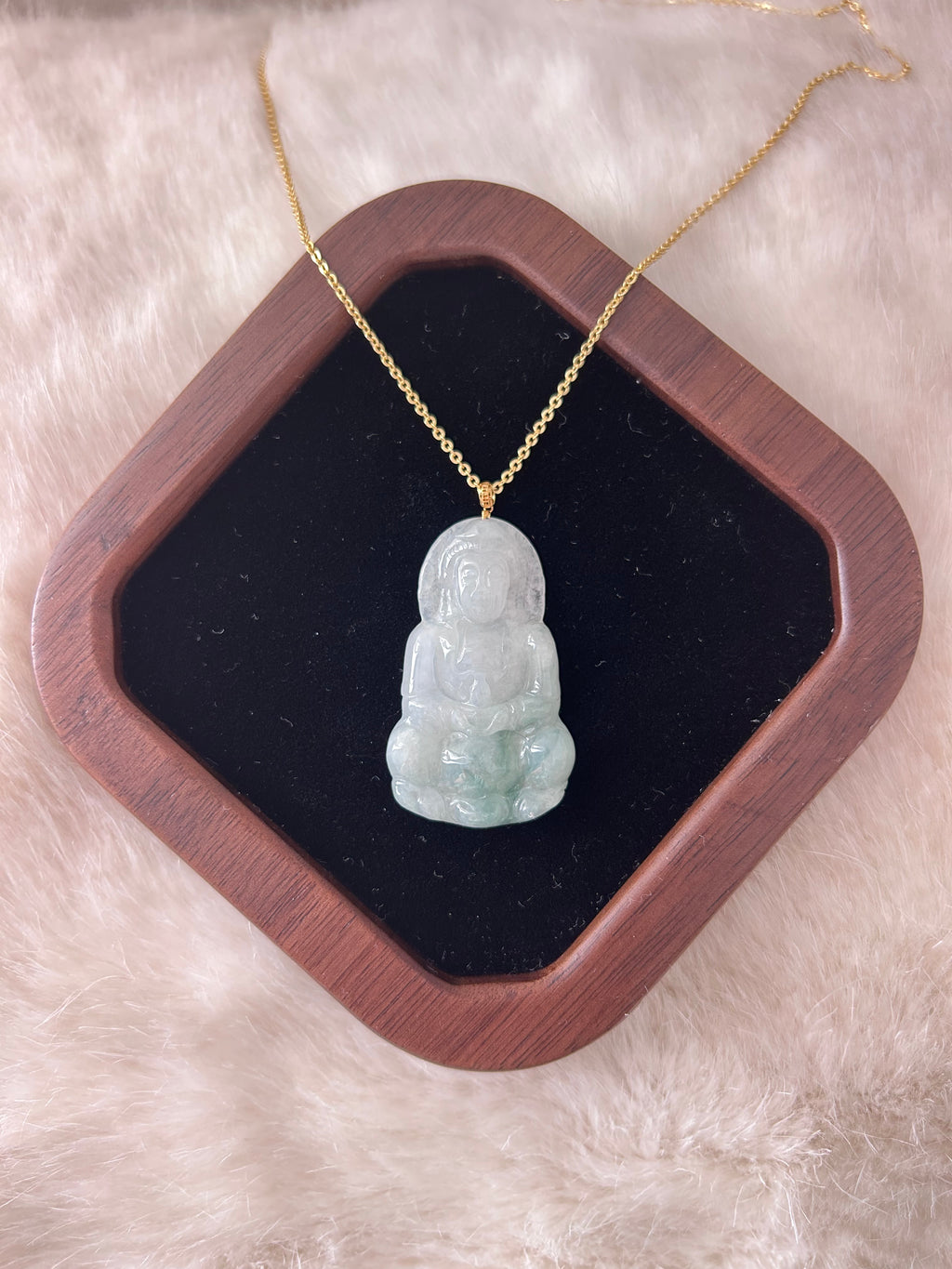 Floating green jade Guanyin (Goddess of Mercy) pendant in 18k gold - Luxe Jadeite