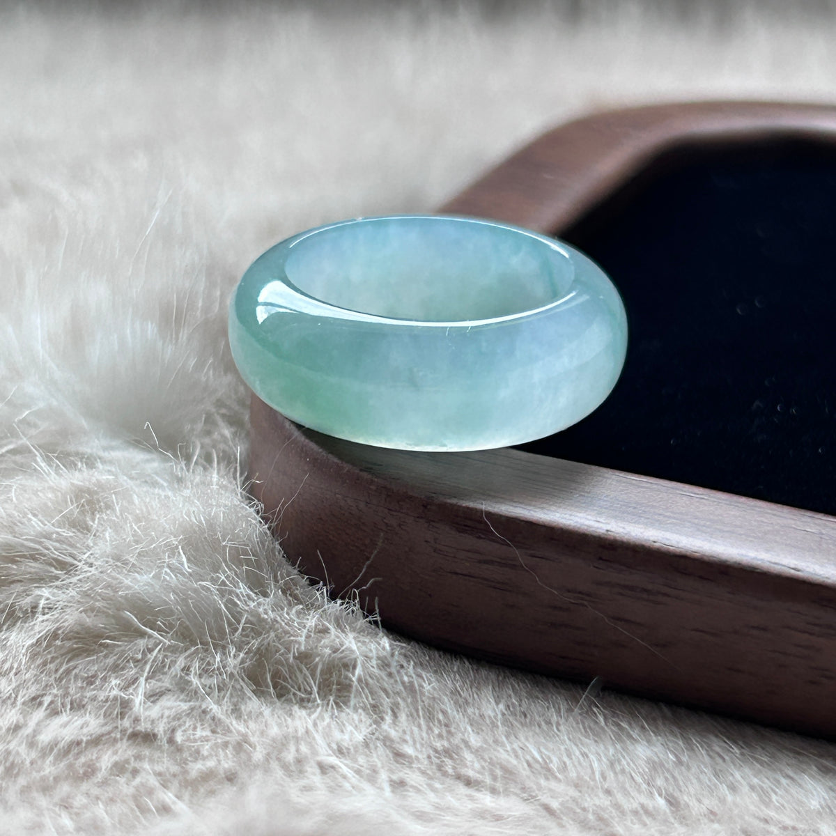 Apple Green with Floating Spicy Green Ring US 7.5, photo 1 - Luxe Jadeite