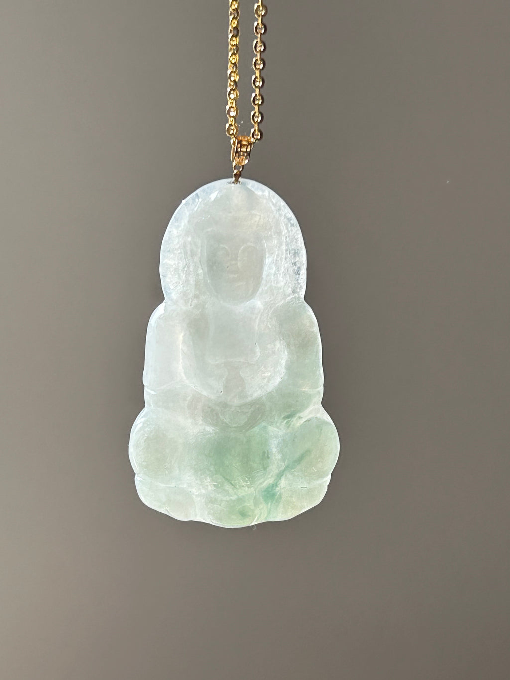 Floating green jade Guanyin (Goddess of Mercy) pendant in 18k gold - Luxe Jadeite