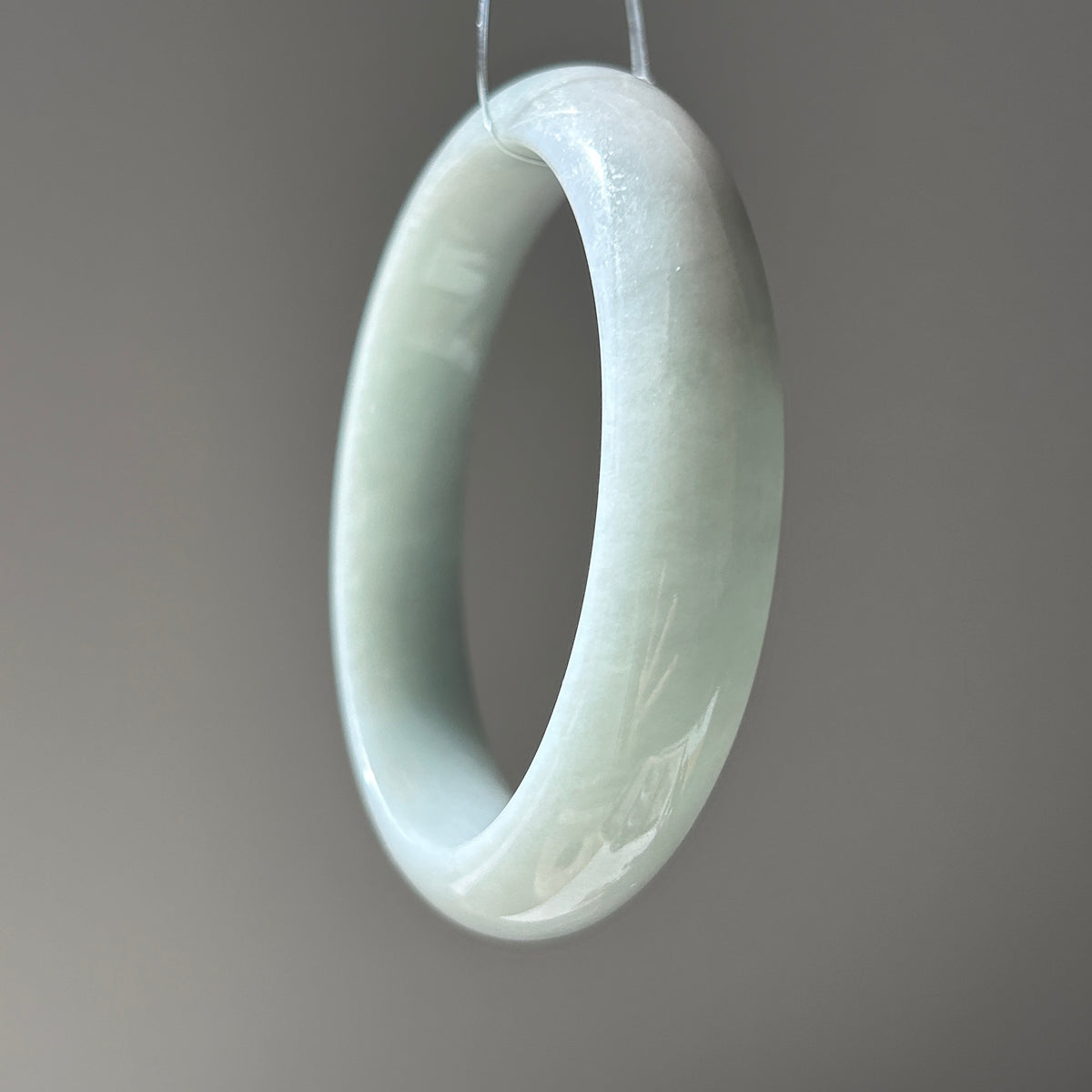Light Green Bangle, Jade only (no metal setting), photo 6 - Luxe Jadeite