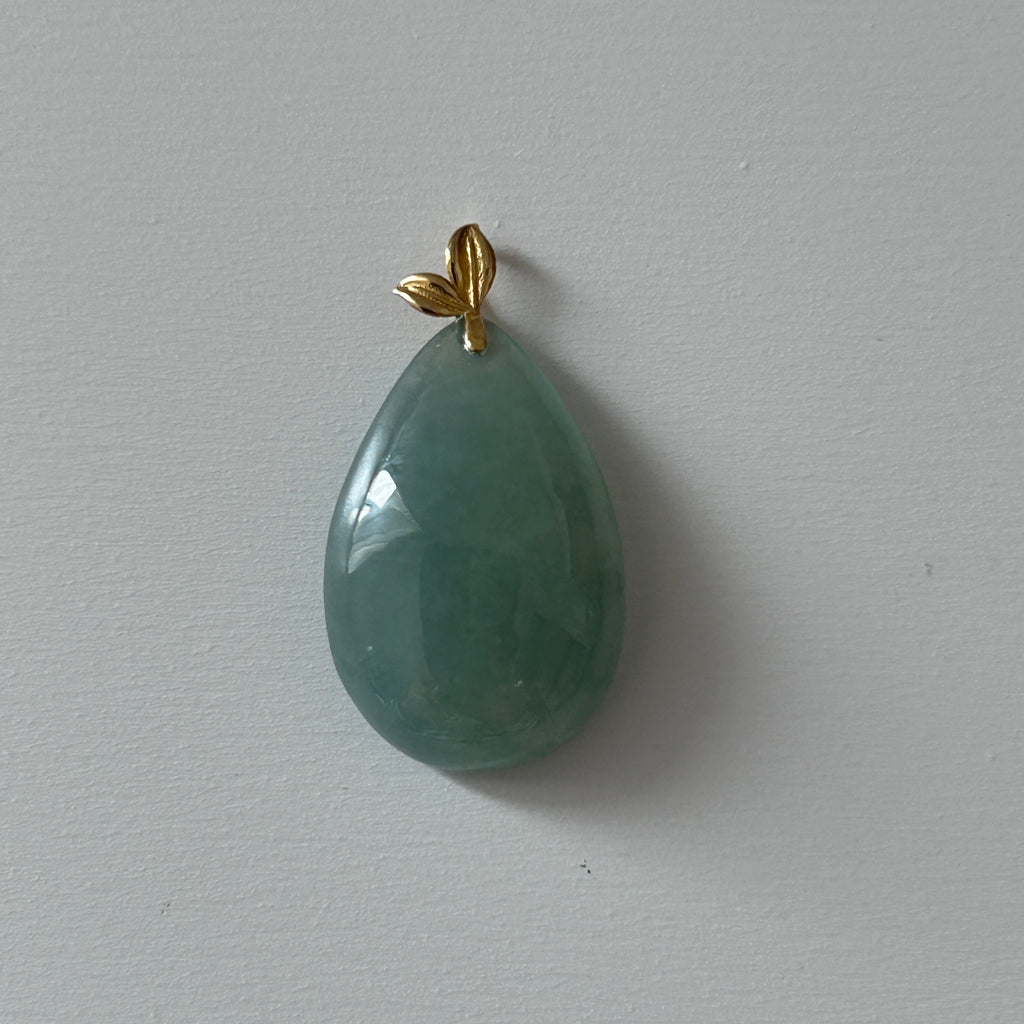 Lake Green Teardrop Pendant, 18k Gold, photo 9 - Luxe Jadeite
