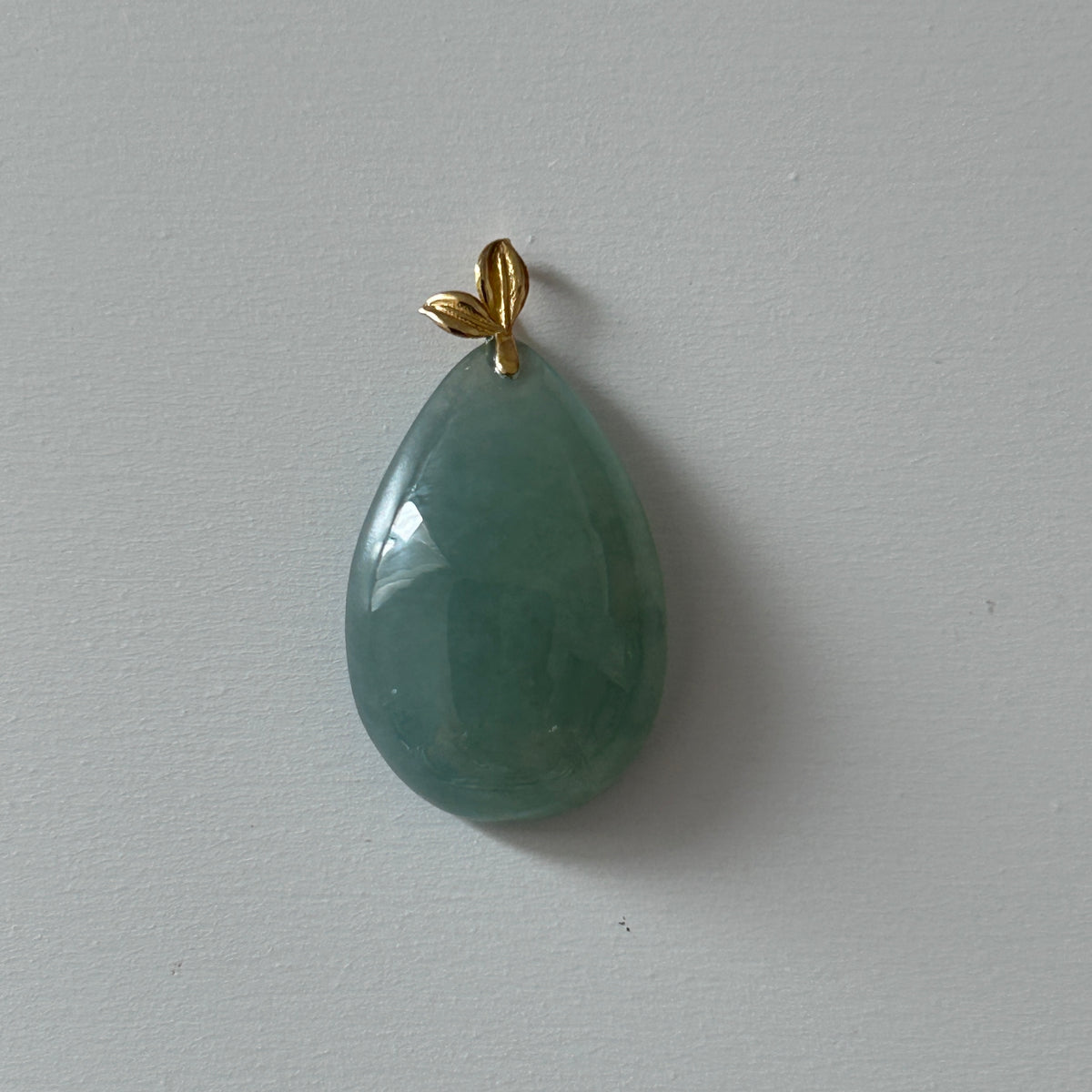 Lake Green Teardrop Pendant, 18k Gold, photo 9 - Luxe Jadeite