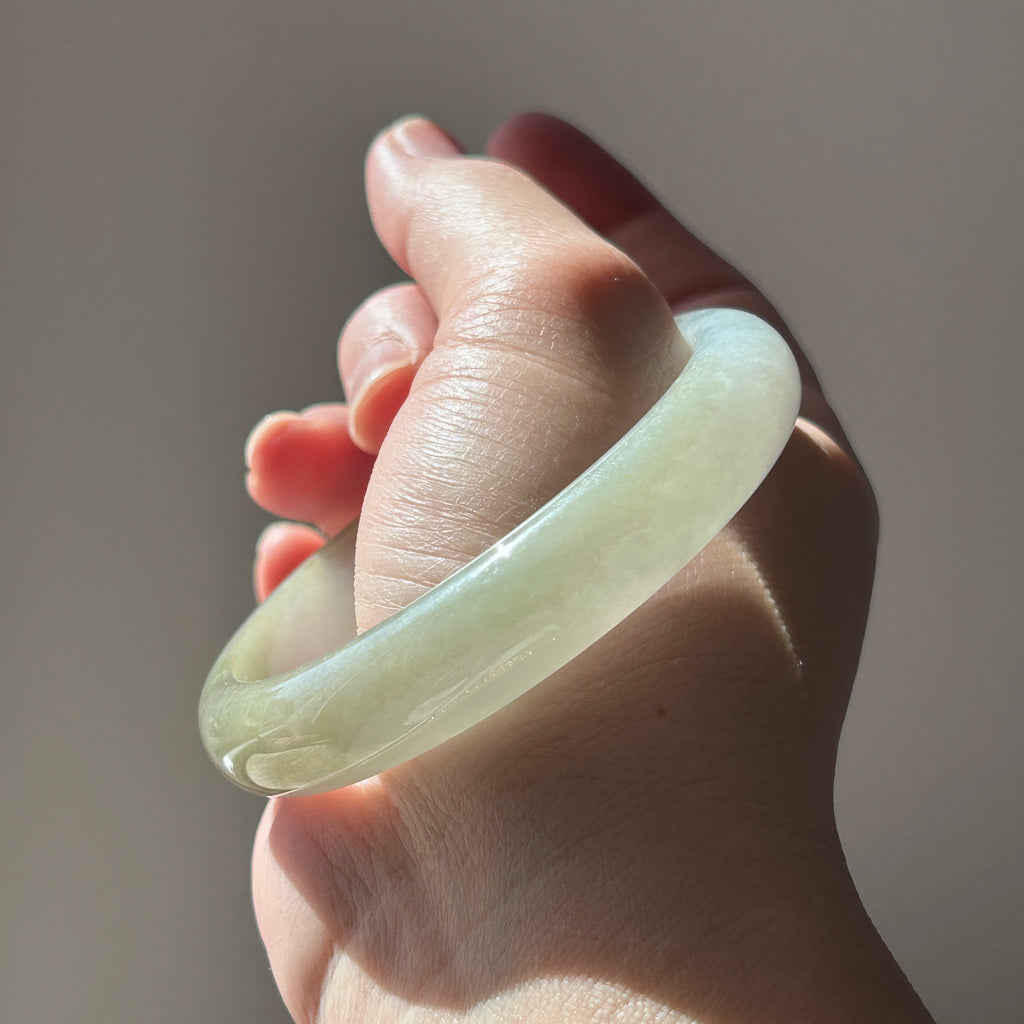 Tea Yellow on Light Green Bangle 57.7mm, photo 3 - Luxe Jadeite