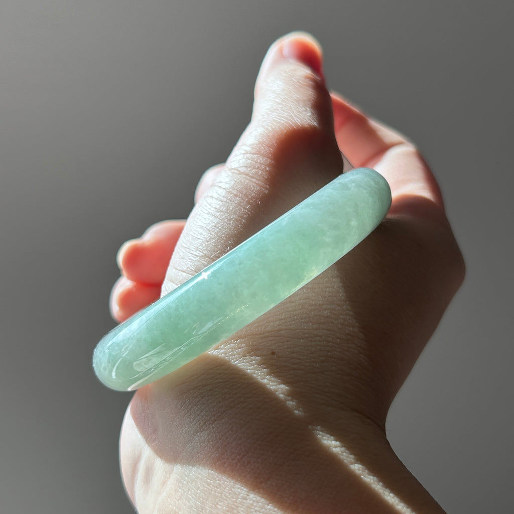 Apple green Burmese jadeite bangle, 56.9mm, photo 3 - Luxe Jadeite