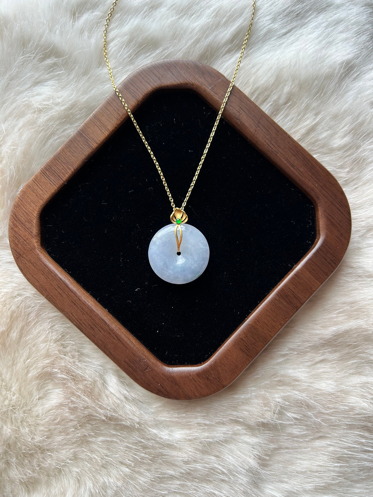 Sweet lavender jadeite ping an kou pendant in 18k gold - Luxe Jadeite
