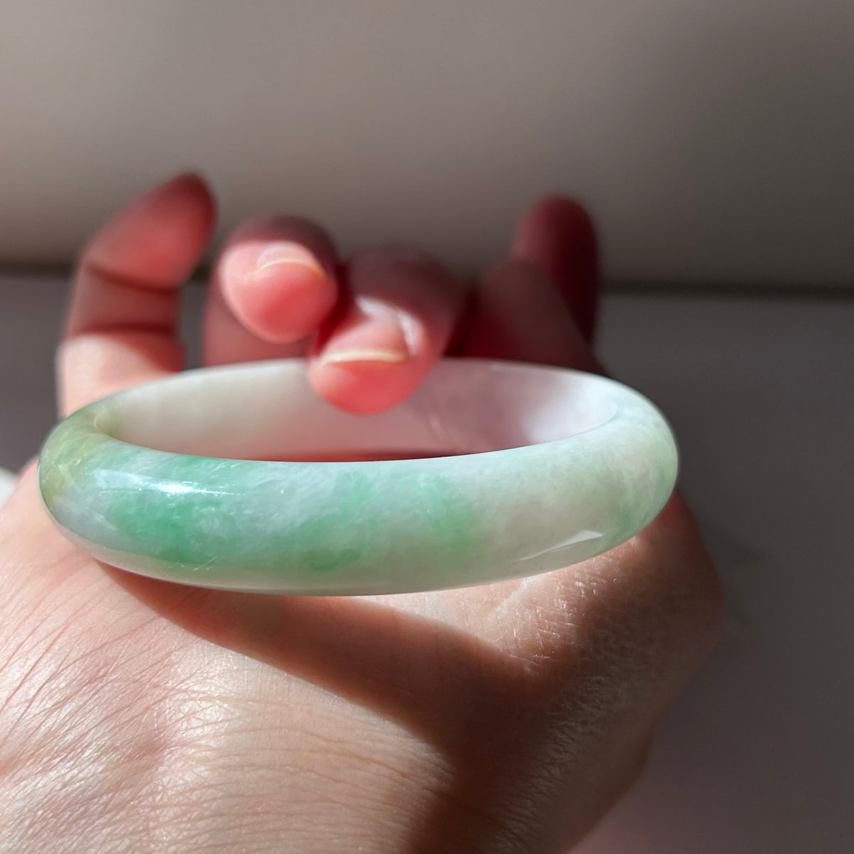Subtle lavender bangle with floating apple green, 55.5mm - Luxe Jadeite
