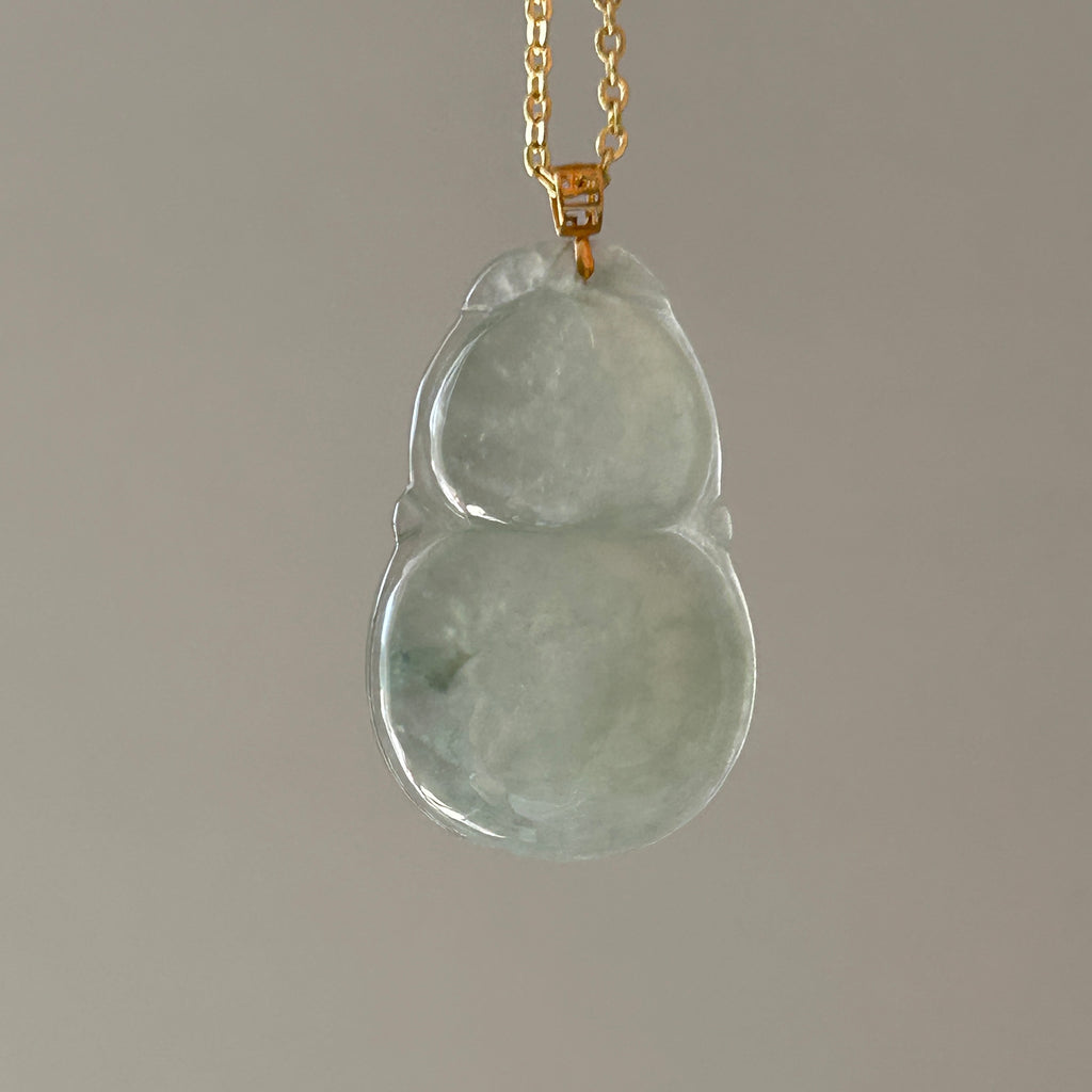 Pale Green Pendant, 18k Gold, photo 6 - Luxe Jadeite